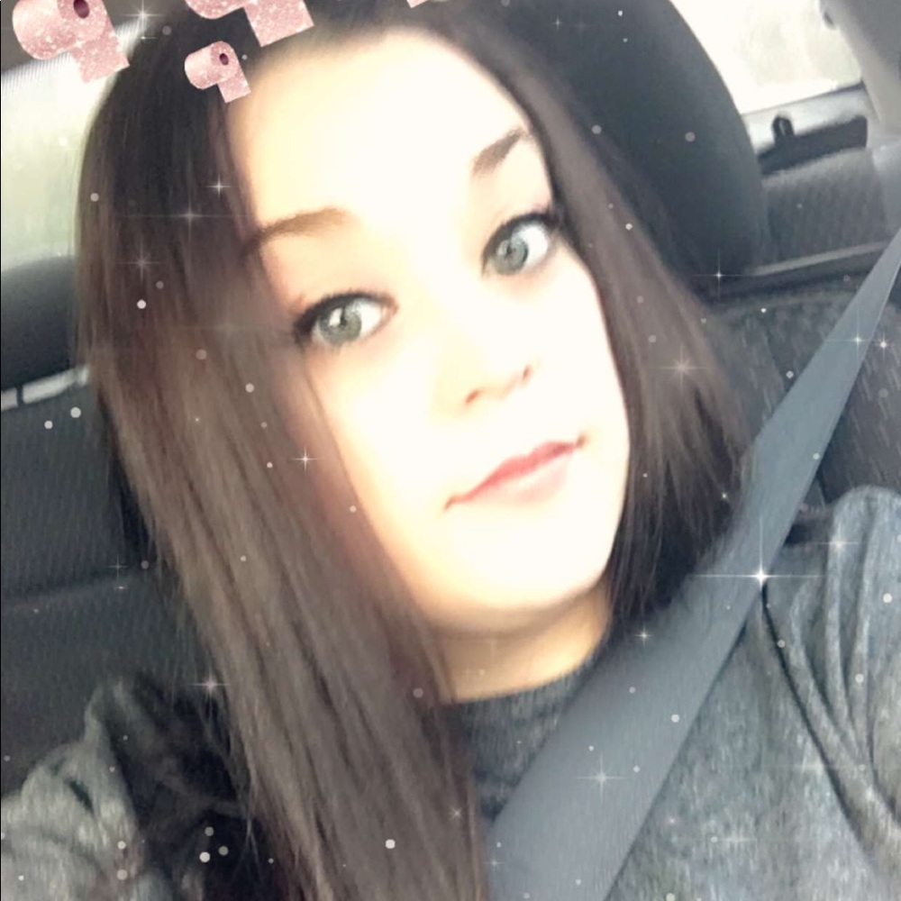 Meet your Posher, Danielle